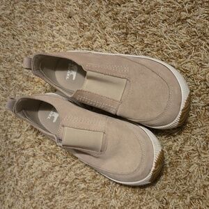 Almost New Sorel Women's Taupe Slip-on Out 'n About Sneakers Size 9